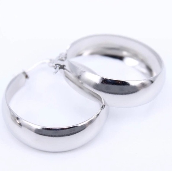 18K White Gold 2” Round Chunky hoop earrings - Picture 3 of 4